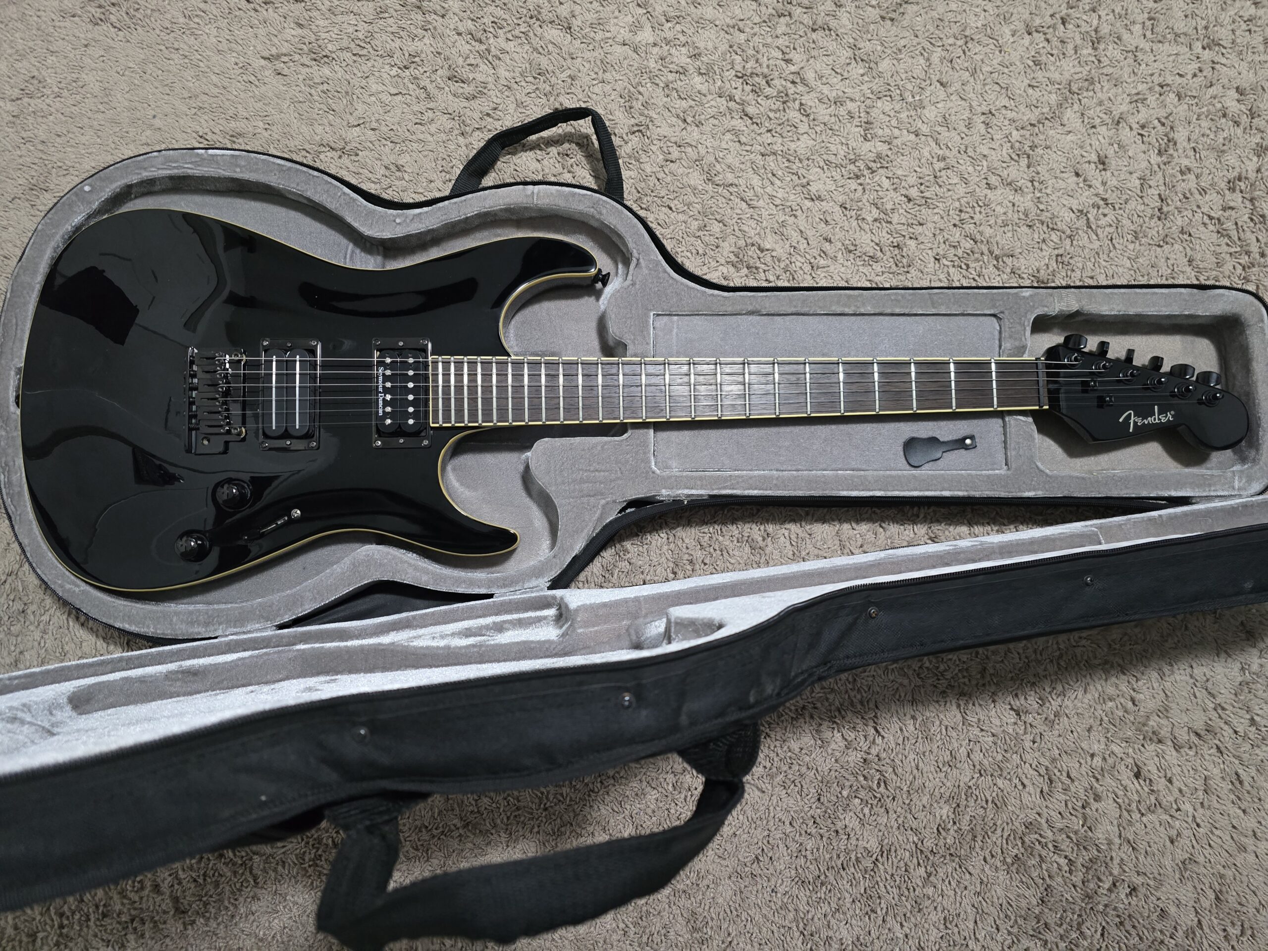 2003 Fender Showmaster Black with Binding in case